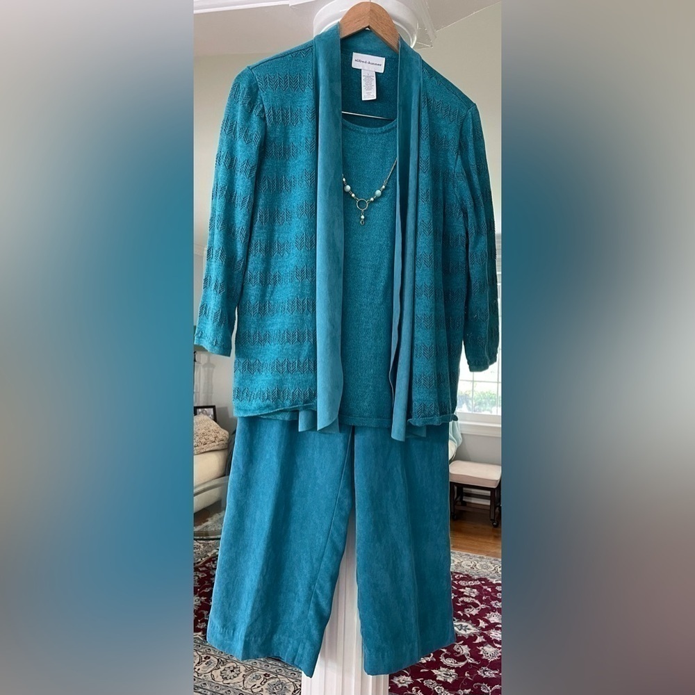 Alfred Dunner women’s Teal blue/ green cotton blend Sweater set Necklace pants
